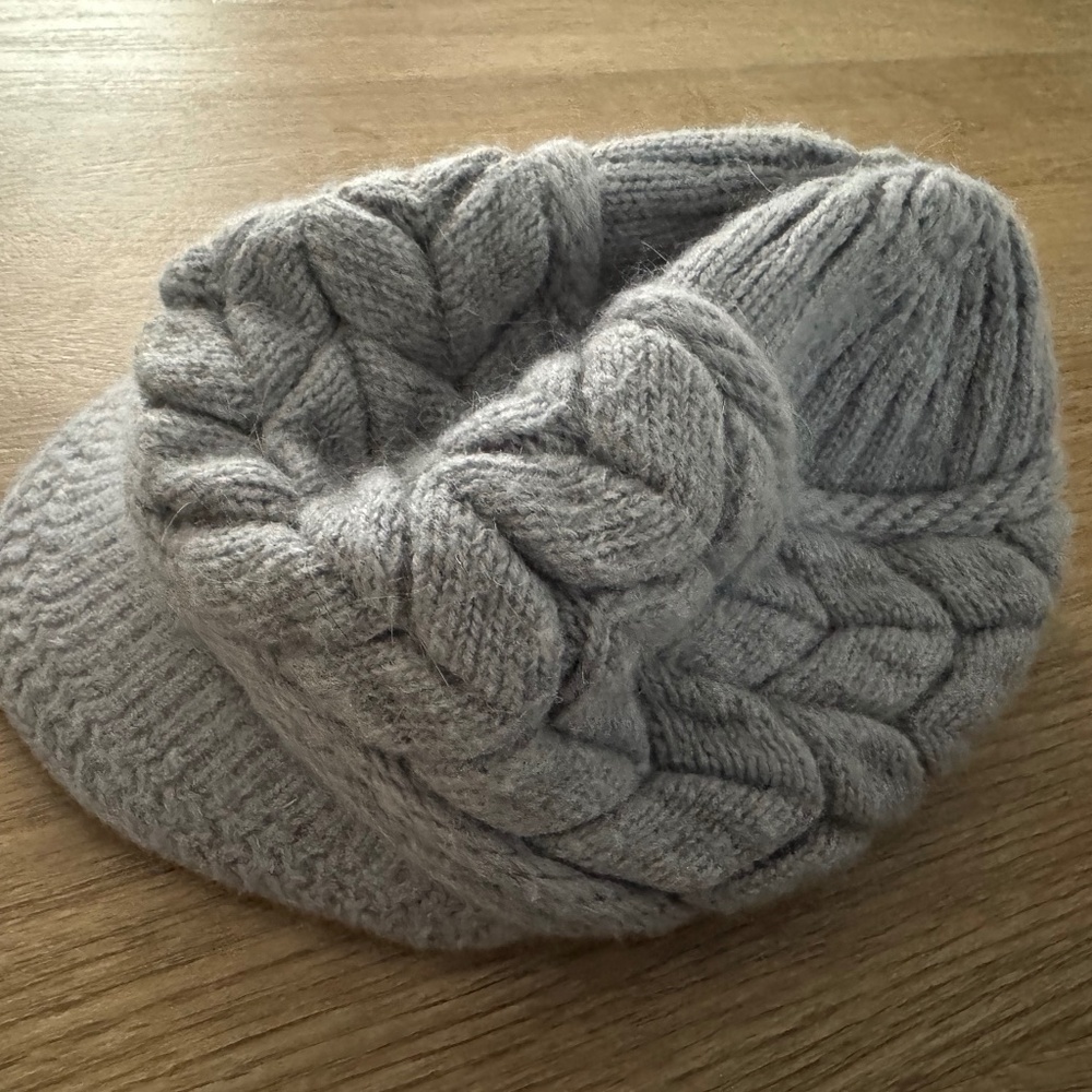 Soft Knit Beanie Visor Cap Unisex Brim - Gray - Used